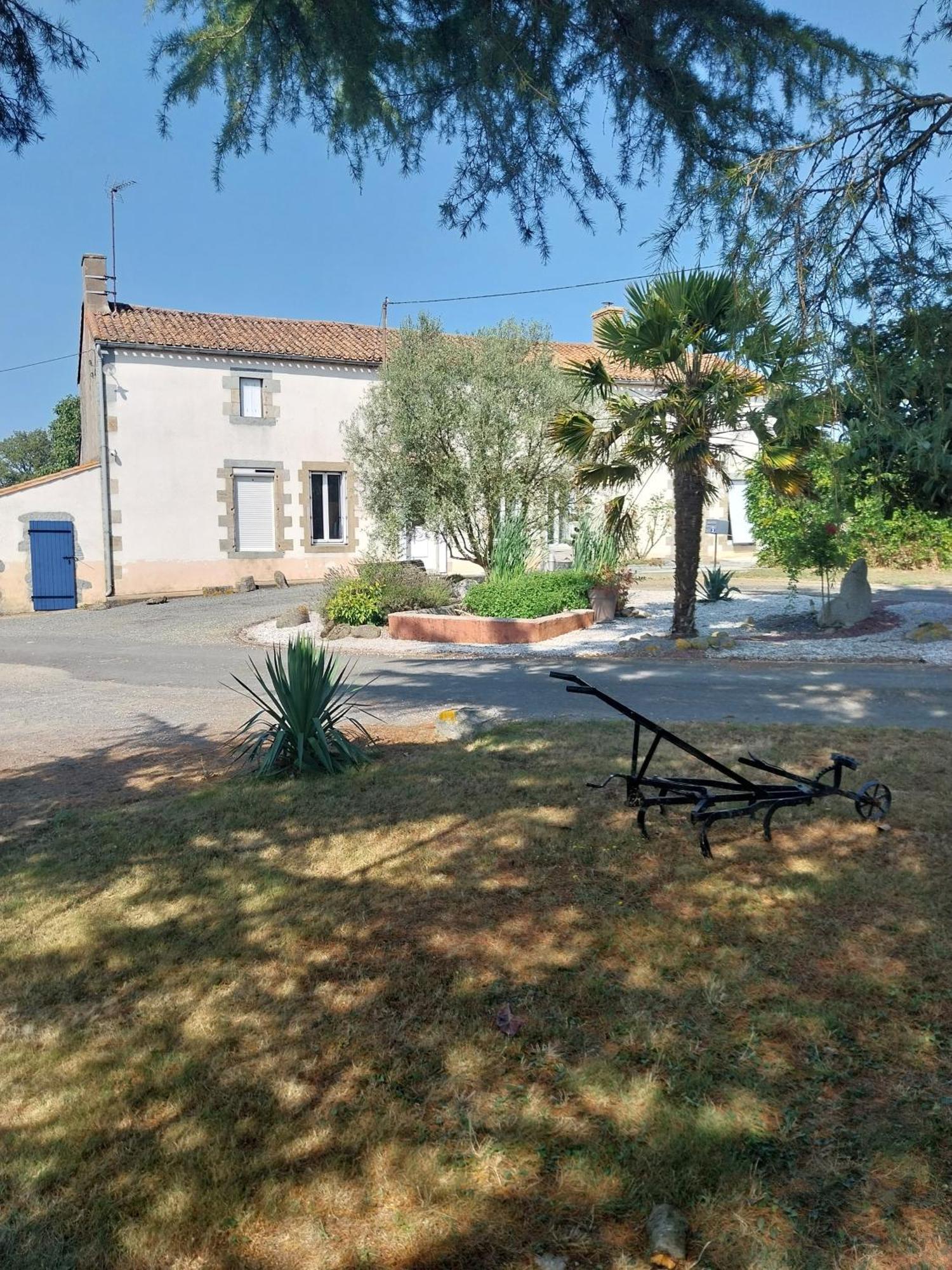Bed and Breakfast Au Granit Bleu Faye-l'Abbesse Экстерьер фото